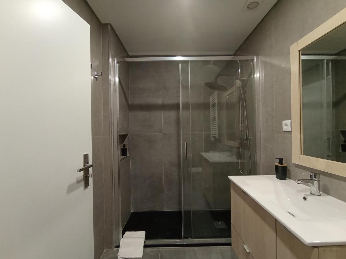 715 Gale Apartment Wi-Fi, Estacionamento 포르투 외부 사진