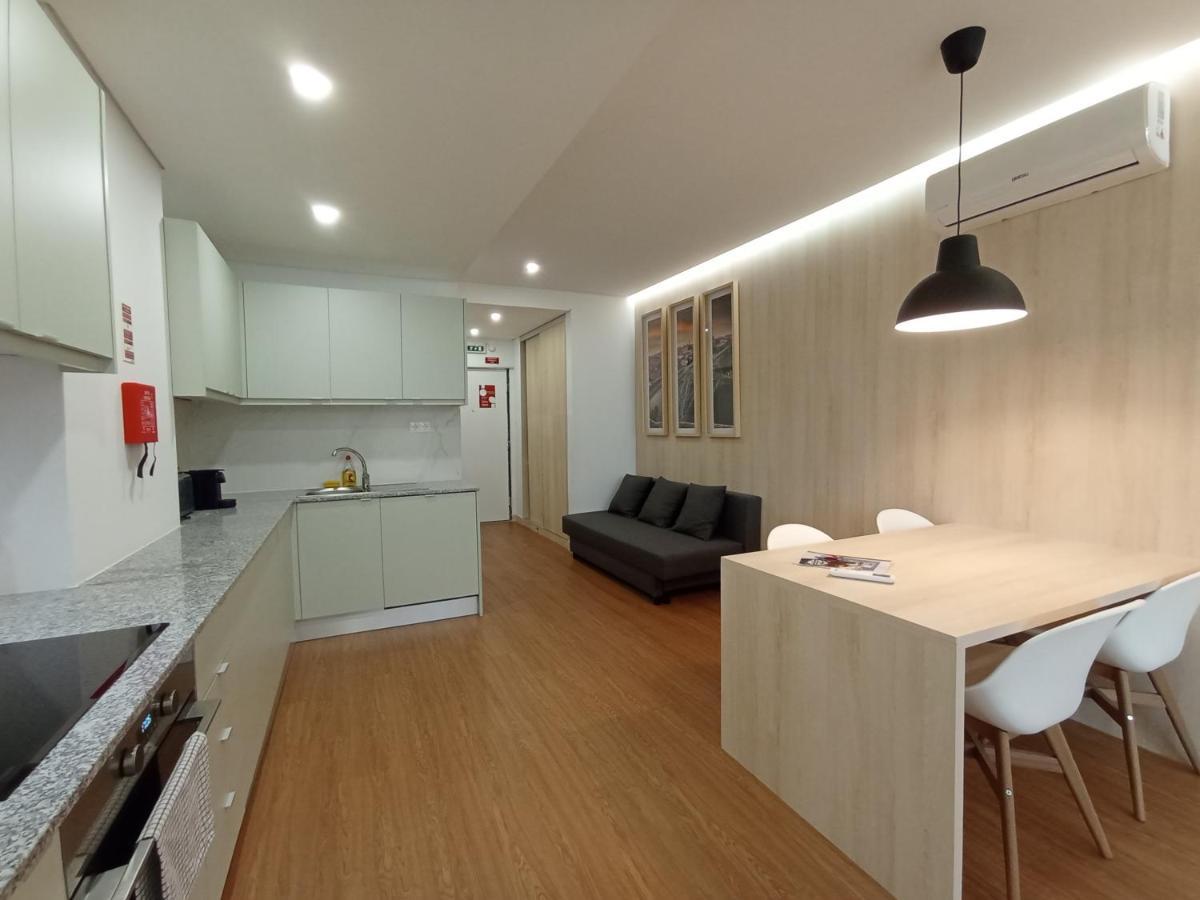 715 Gale Apartment Wi-Fi, Estacionamento 포르투 외부 사진